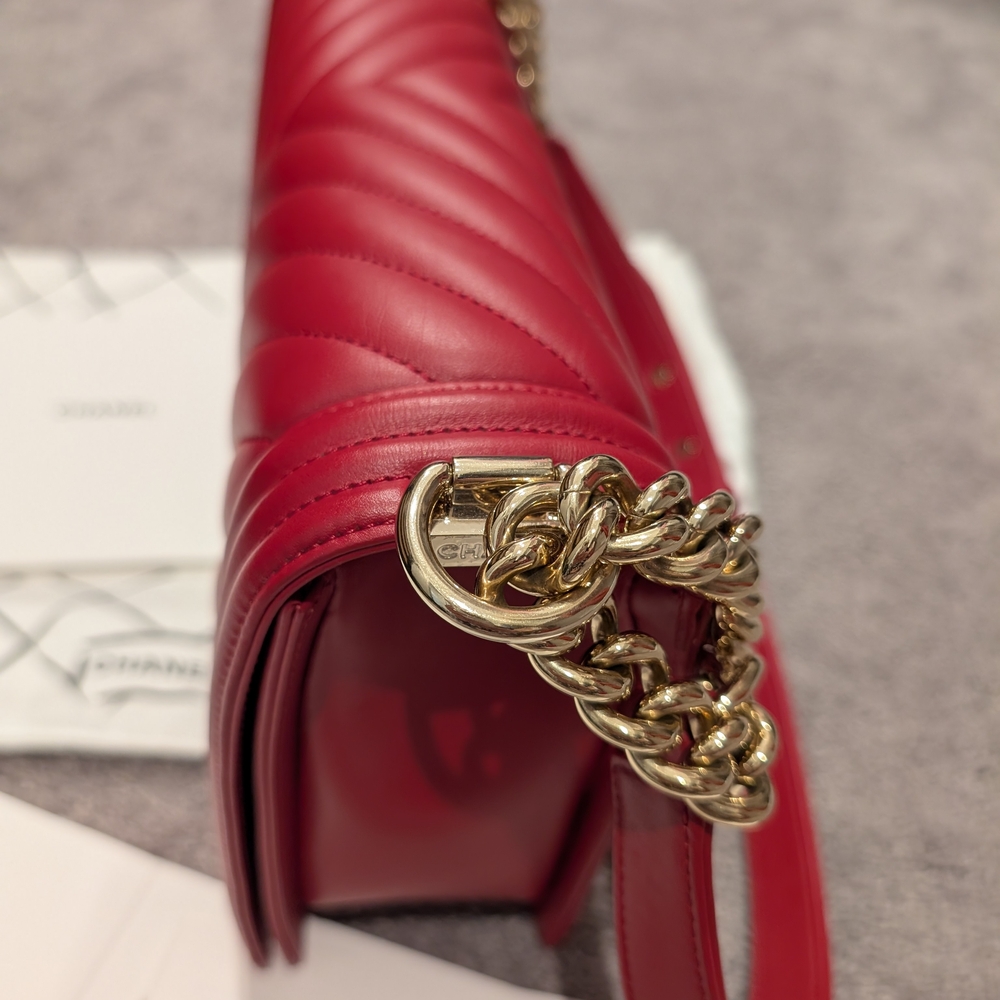 Authentic 100% Chanel Red Quilted Leather Shoulder Bag Medium Boy bag - Picture 9 of 13